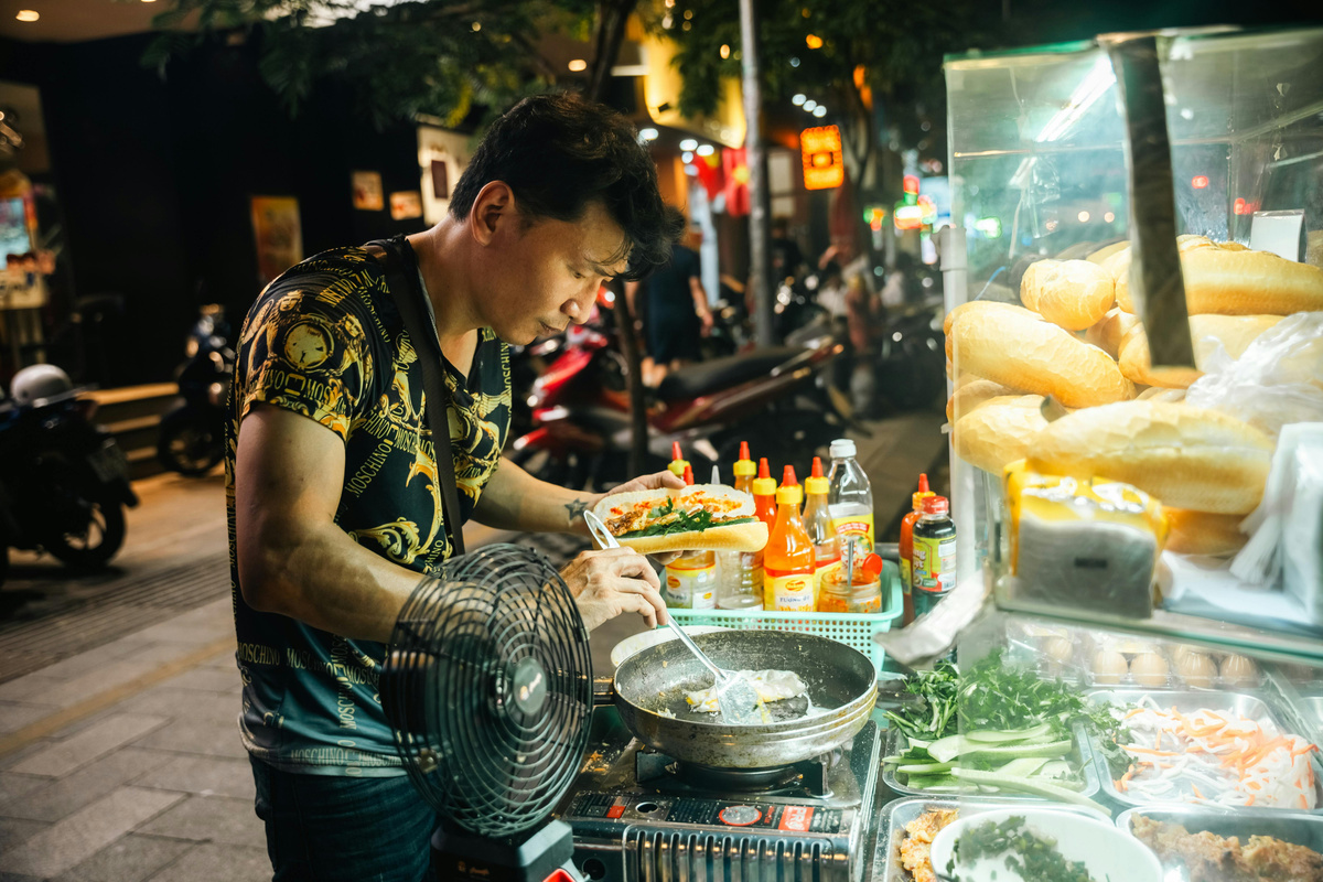 Quầy bánh mì đường phố Việt Nam